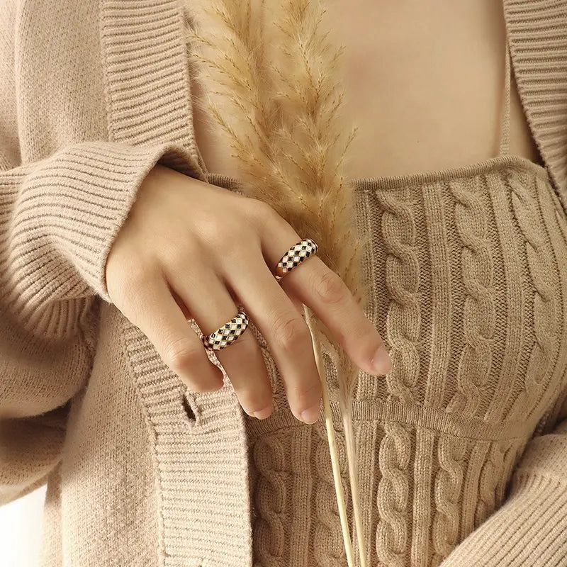 Black & White ches Ring