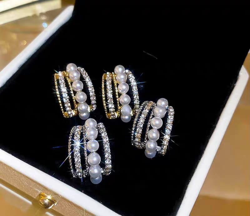 Gold plated white and gold pearls descent earings