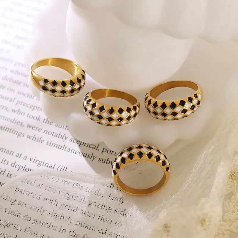Black & White ches Ring