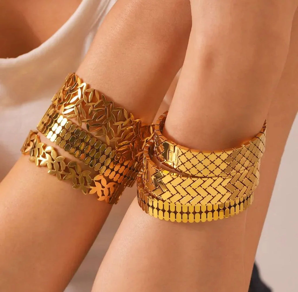 18k Gold plated elegant bangles of stainless steel